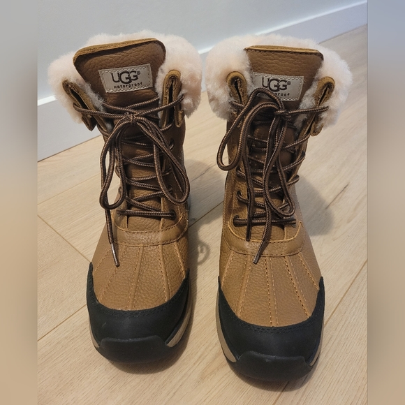 UGG Adirondack Boots - Picture 6 of 10